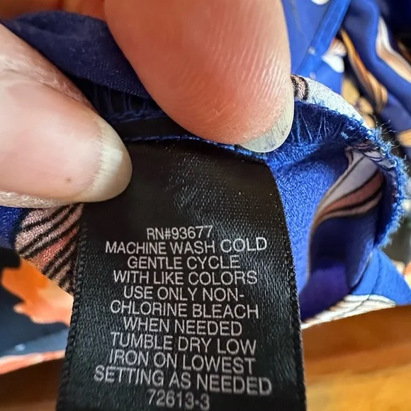 Liz Claiborne Navy Leaf Print Blouse - Picture 9 of 10